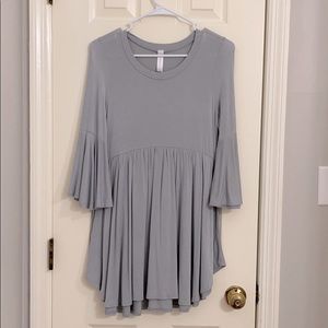 Medium/Large Honeyme grey blouse